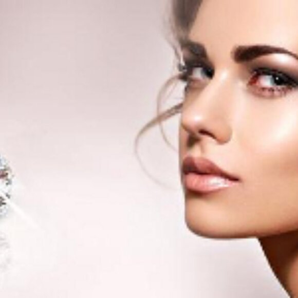 Swarovski elements stud earrings - Picture 4 of 4